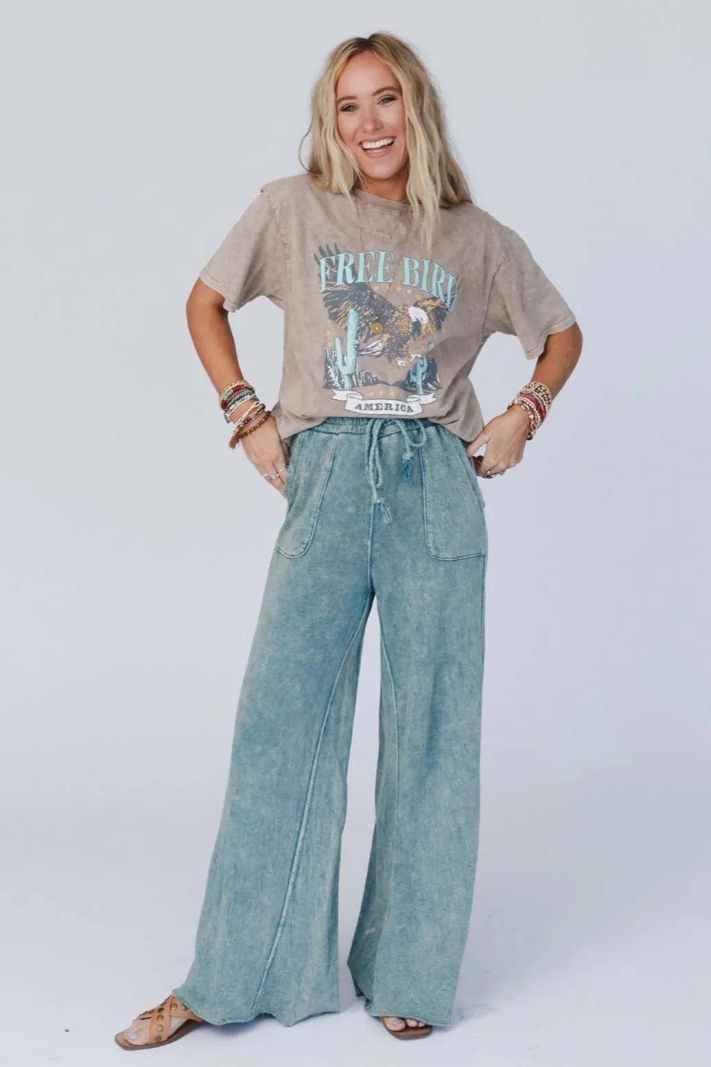 Fly Free Graphic Tee - Mocha